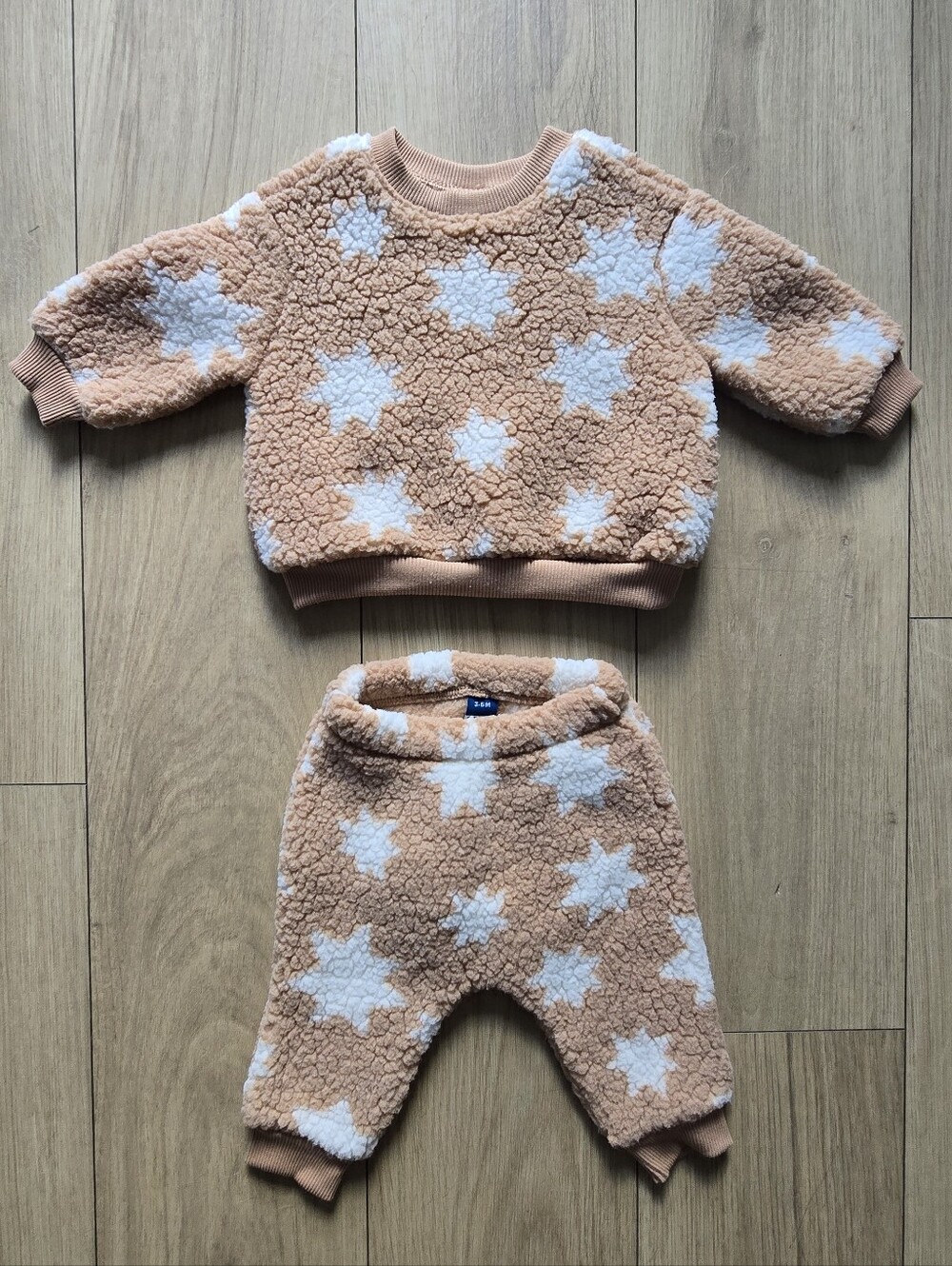 Old Navy Cozy Star Sherpa Sweatshirt & Pants Set - Tan & White 3-6 Months